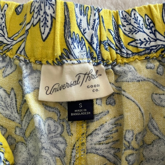 🆕 Universal Thread 🦩 Women’s Yellow printed shorts Sz:Small - Picture 5 of 6